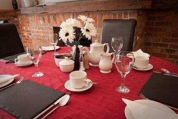 پانسیون Lovesgrove Country Guest House