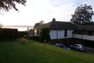 تختخواب و صبحانه Riverdown
