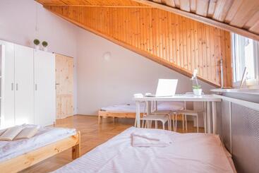 هاستل Kujawska Rooms