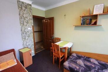 هاستل Wieczernik Dom Rekolekcyjny Księży Pallotynów