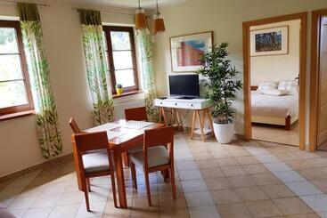 تختخواب و صبحانه Apartamenty Dom Na Wzgórzu Gardenia