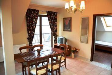تختخواب و صبحانه Apartamenty Dom Na Wzgórzu Gardenia