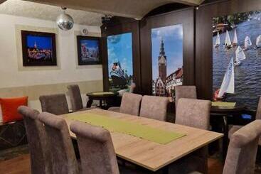 تختخواب و صبحانه Galeona   Hotel Turystyczny