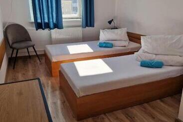 تختخواب و صبحانه Galeona   Hotel Turystyczny