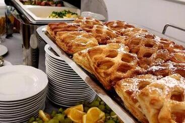 تختخواب و صبحانه Savoy