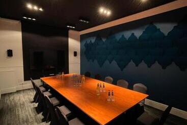تختخواب و صبحانه Savoy