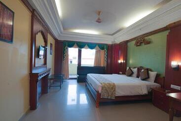 هتل Nrs Royal Palace