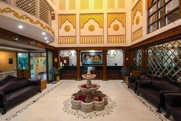 هتل Nrs Royal Palace