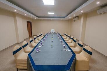 هتل Nrs Royal Palace