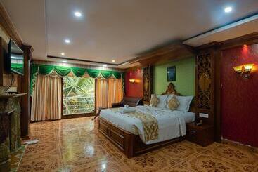 هتل Nrs Royal Palace