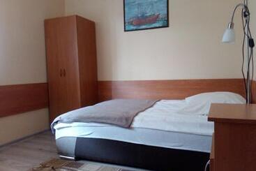 پانسیون Apartament I Pokoje Gościnne Budnik