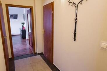 تختخواب و صبحانه Royal House