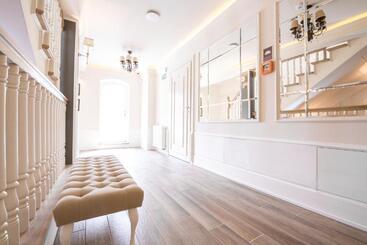 تختخواب و صبحانه Willa Legenda Hotel Adults Only