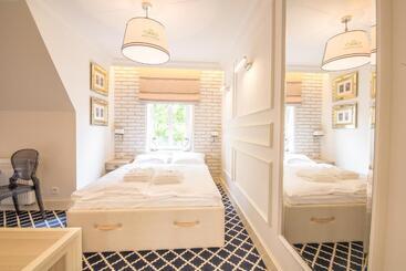 تختخواب و صبحانه Willa Legenda Hotel Adults Only