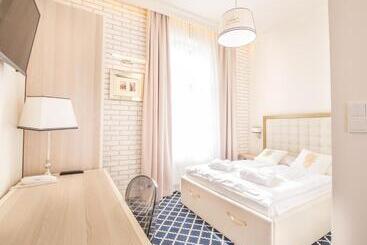 تختخواب و صبحانه Willa Legenda Hotel Adults Only