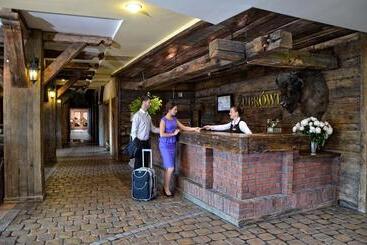 酒店 żubrówka Spa & Wellness