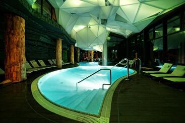 فندق żubrówka Spa & Wellness
