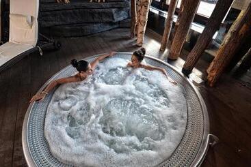 فندق żubrówka Spa & Wellness