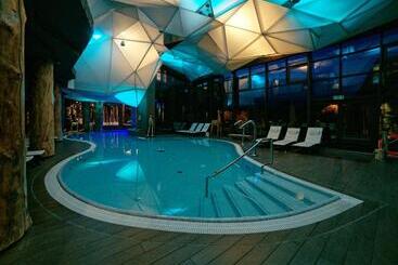 فندق żubrówka Spa & Wellness