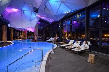 فندق żubrówka Spa & Wellness