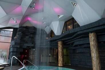 酒店 żubrówka Spa & Wellness