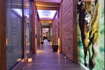 فندق żubrówka Spa & Wellness
