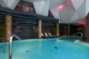فندق żubrówka Spa & Wellness