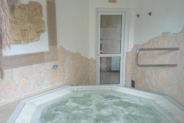 پانسیون Brydar With Sauna, Swimming Pool And Jacuzzi