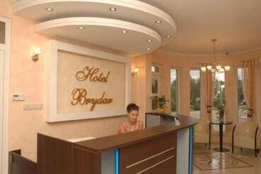 پانسیون Brydar With Sauna, Swimming Pool And Jacuzzi