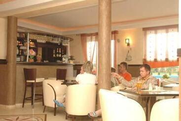 پانسیون Brydar With Sauna, Swimming Pool And Jacuzzi
