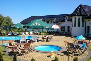 پانسیون Brydar With Sauna, Swimming Pool And Jacuzzi