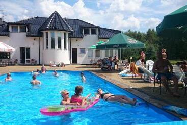 پانسیون Brydar With Sauna, Swimming Pool And Jacuzzi