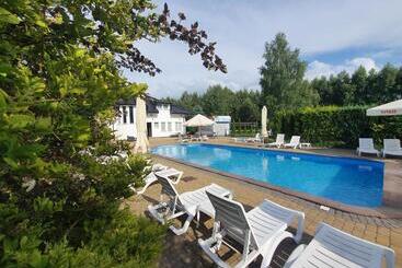 پانسیون Brydar With Sauna, Swimming Pool And Jacuzzi