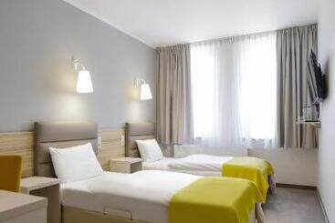 Poznań West Hotel   Airport