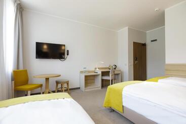 Poznań West Hotel   Airport