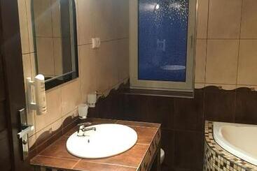 تختخواب و صبحانه Dask Resort