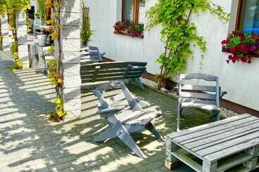 تختخواب و صبحانه Old Tree Home & Restaurant