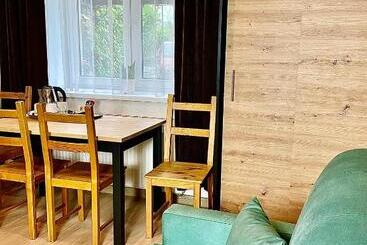 تختخواب و صبحانه Old Tree Home & Restaurant