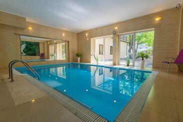 تختخواب و صبحانه Sadyba Spa