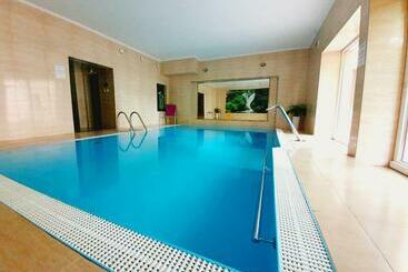 تختخواب و صبحانه Sadyba Spa