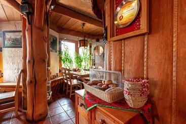 تختخواب و صبحانه Willa Monte Rosa