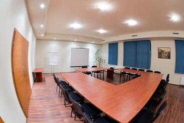 فندق Centrum