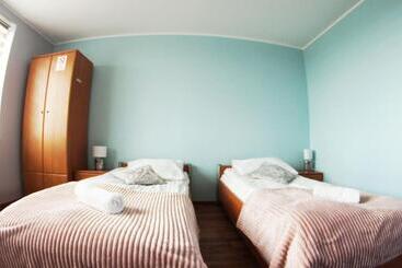 Motel Wig