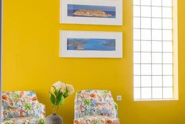 هتل Elounda Colour Apartments