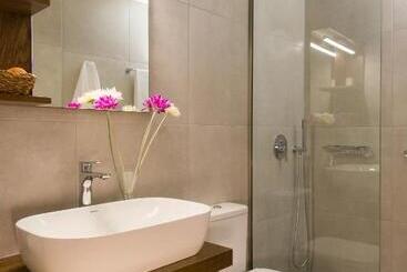 هتل Elounda Colour Apartments