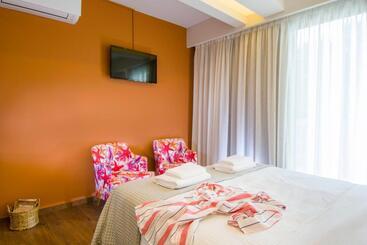 هتل Elounda Colour Apartments
