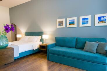 هتل Elounda Colour Apartments