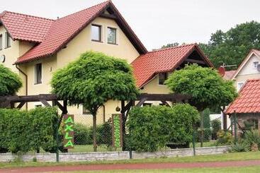 پانسیون Willa Axla Z Werandą Ogrodem I Parkingiem