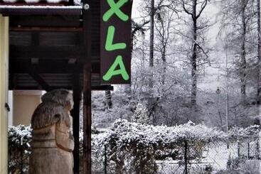 پانسیون Willa Axla Z Werandą Ogrodem I Parkingiem