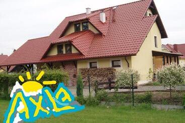 پانسیون Willa Axla Z Werandą Ogrodem I Parkingiem